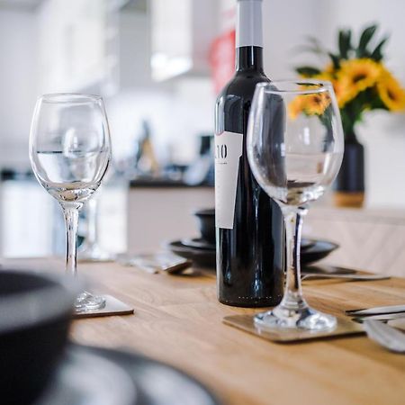 Pristine 2-Bed House In Chester By 53 Degrees Property, Ideal For Families & Small Groups, Great Location - Sleeps 6 Hough Green Zewnętrze zdjęcie