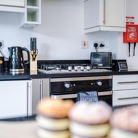 Pristine 2-Bed House In Chester By 53 Degrees Property, Ideal For Families & Small Groups, Great Location - Sleeps 6 Hough Green Zewnętrze zdjęcie