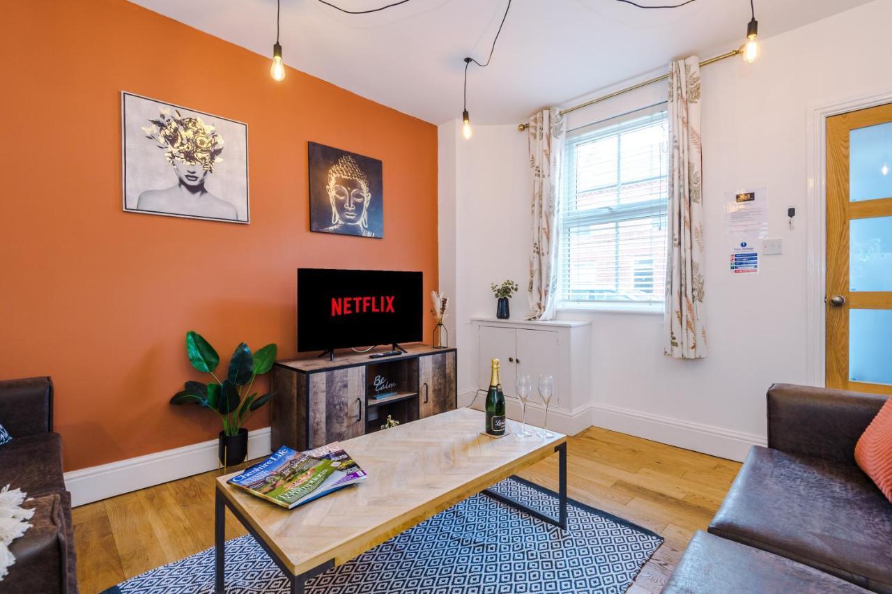 Pristine 2-Bed House In Chester By 53 Degrees Property, Ideal For Families & Small Groups, Great Location - Sleeps 6 Hough Green Zewnętrze zdjęcie