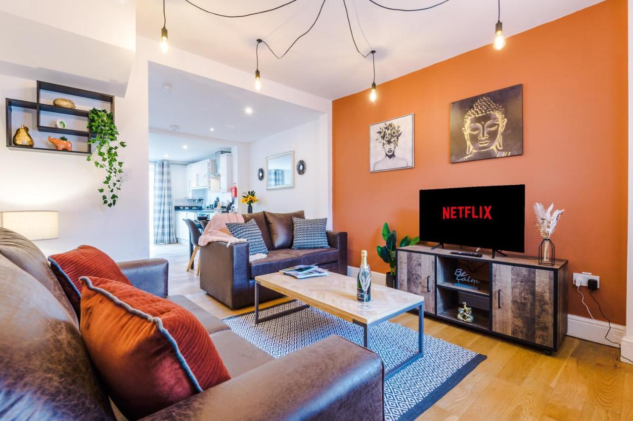 Pristine 2-Bed House In Chester By 53 Degrees Property, Ideal For Families & Small Groups, Great Location - Sleeps 6 Hough Green Zewnętrze zdjęcie