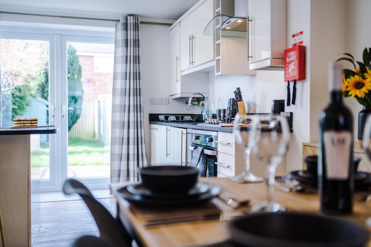 Pristine 2-Bed House In Chester By 53 Degrees Property, Ideal For Families & Small Groups, Great Location - Sleeps 6 Hough Green Zewnętrze zdjęcie