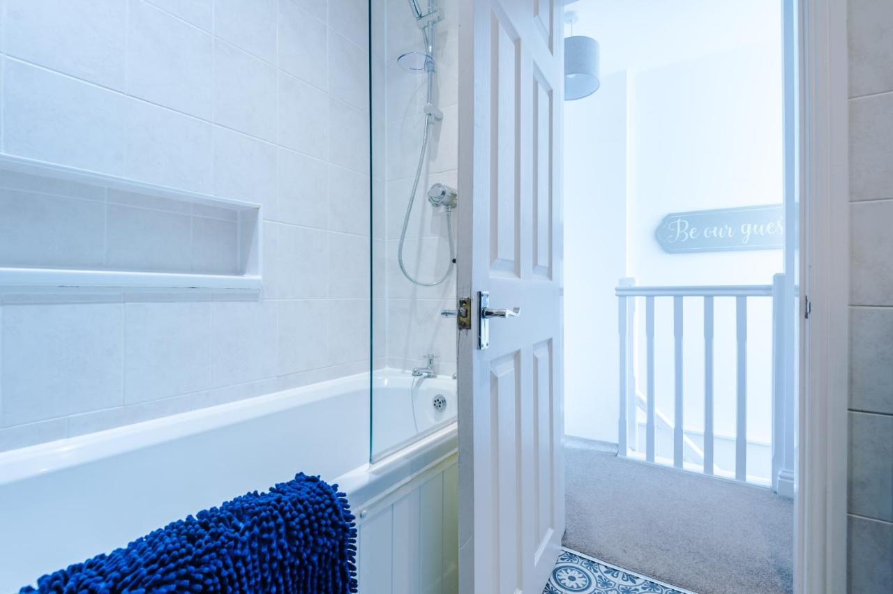 Pristine 2-Bed House In Chester By 53 Degrees Property, Ideal For Families & Small Groups, Great Location - Sleeps 6 Hough Green Zewnętrze zdjęcie