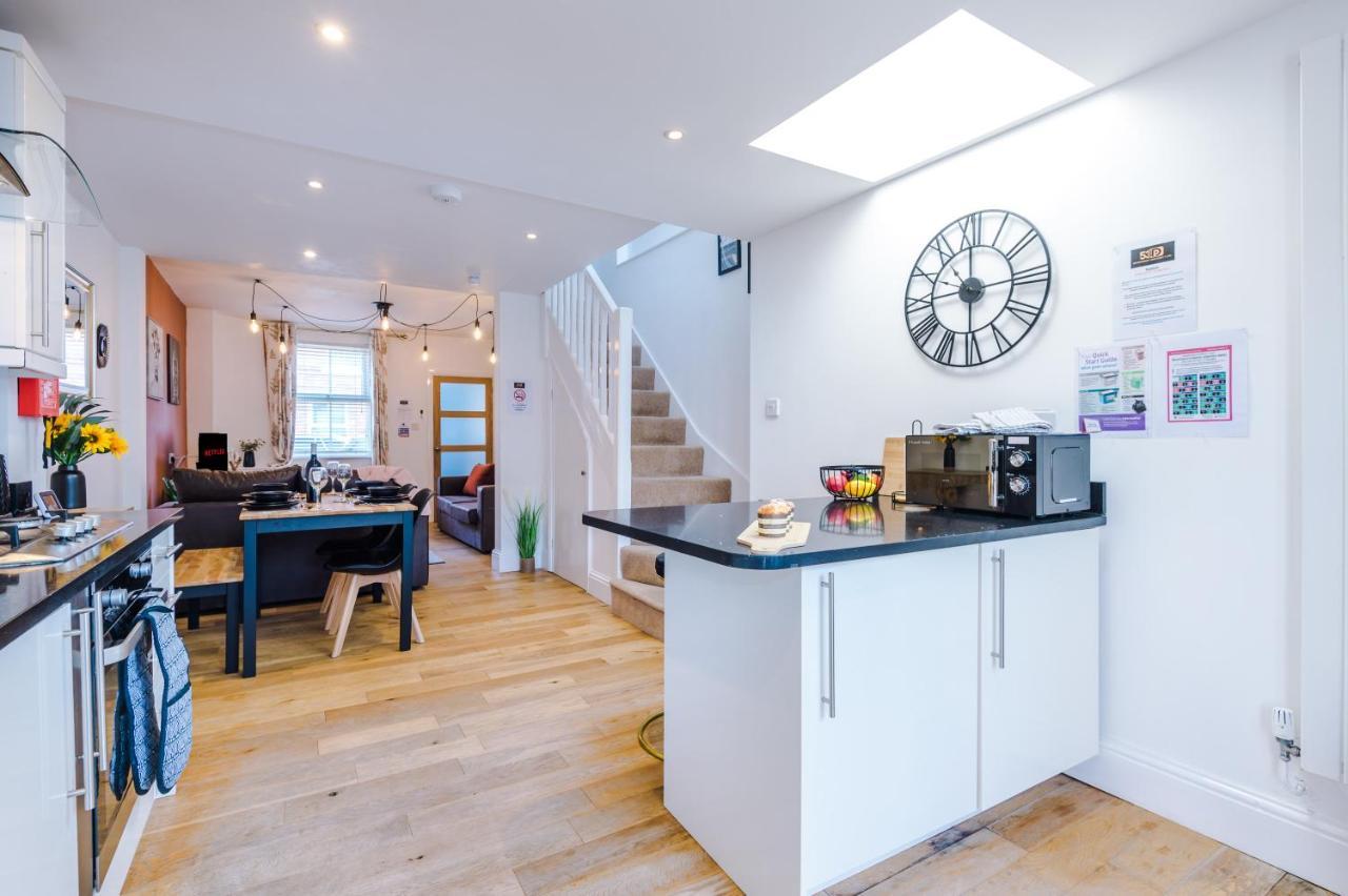 Pristine 2-Bed House In Chester By 53 Degrees Property, Ideal For Families & Small Groups, Great Location - Sleeps 6 Hough Green Zewnętrze zdjęcie