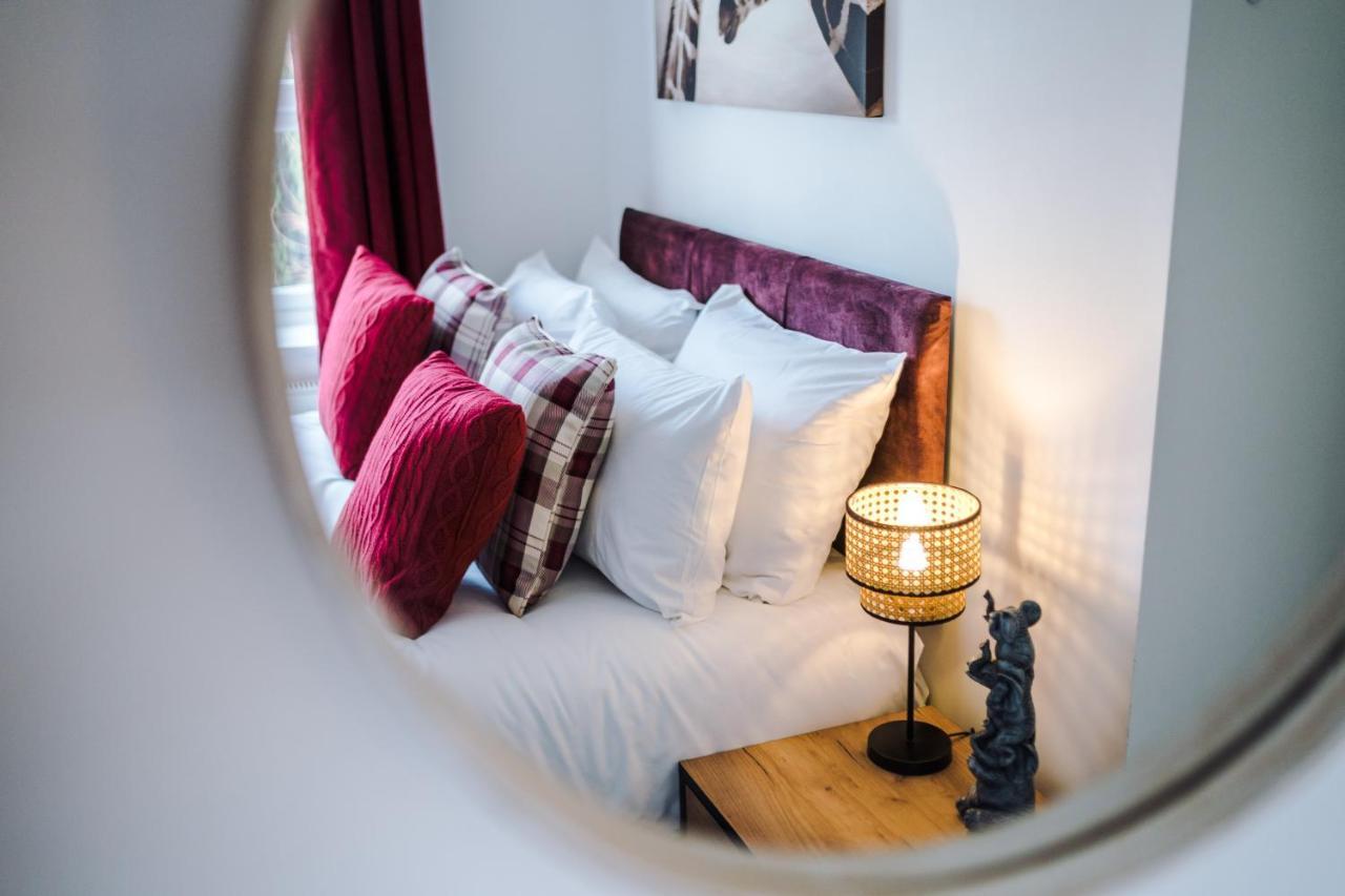 Pristine 2-Bed House In Chester By 53 Degrees Property, Ideal For Families & Small Groups, Great Location - Sleeps 6 Hough Green Zewnętrze zdjęcie